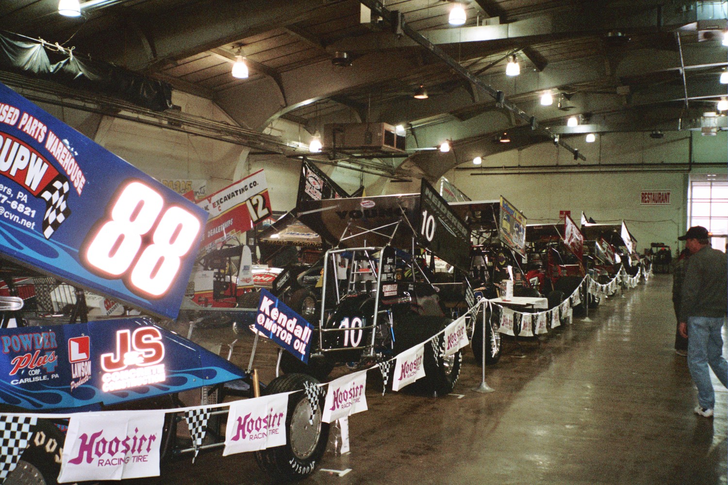 Dirt Trackin 2005
Lots of cars on display
