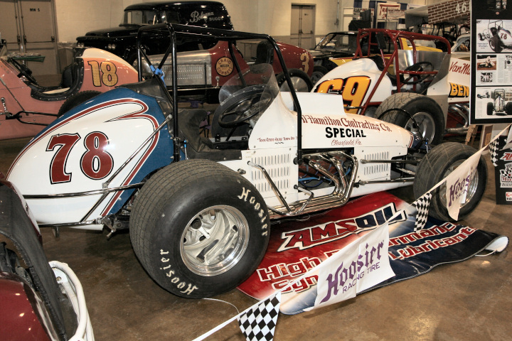 Nostolgia is happening at Dirt Trackin'
Modifieds  of the past
