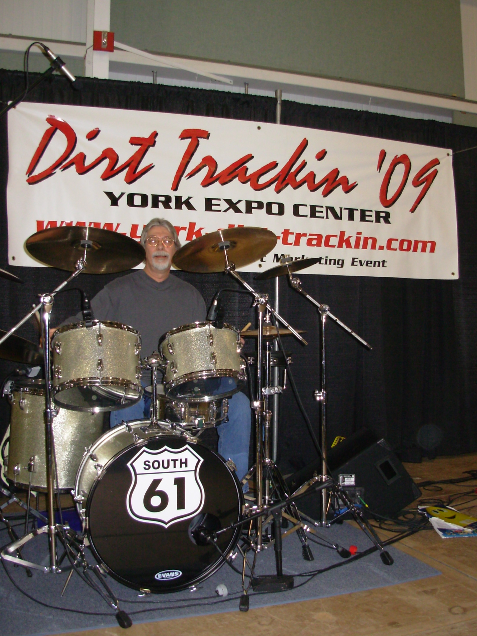 John in rythm at Dirt Trackin' 2009
