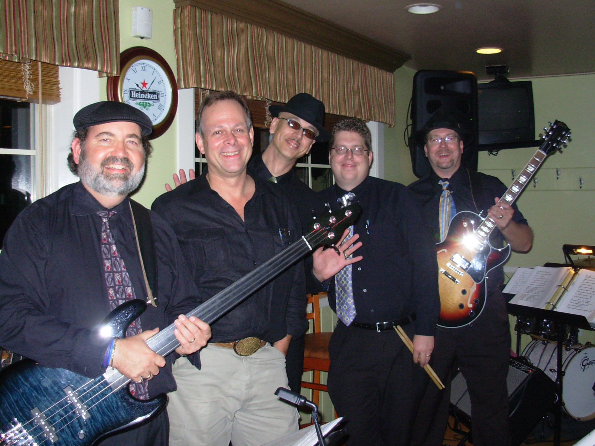 Owner Russ of the New Market Bistro joins the band...
Jazz Me will be playing regularly throughout next year.
