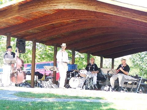 Jazz Me Band at the Lower Allen Pavillion July 2006
Music in the Park was a great success.
Shared the stage with Steven Courtney and the McCabes...
