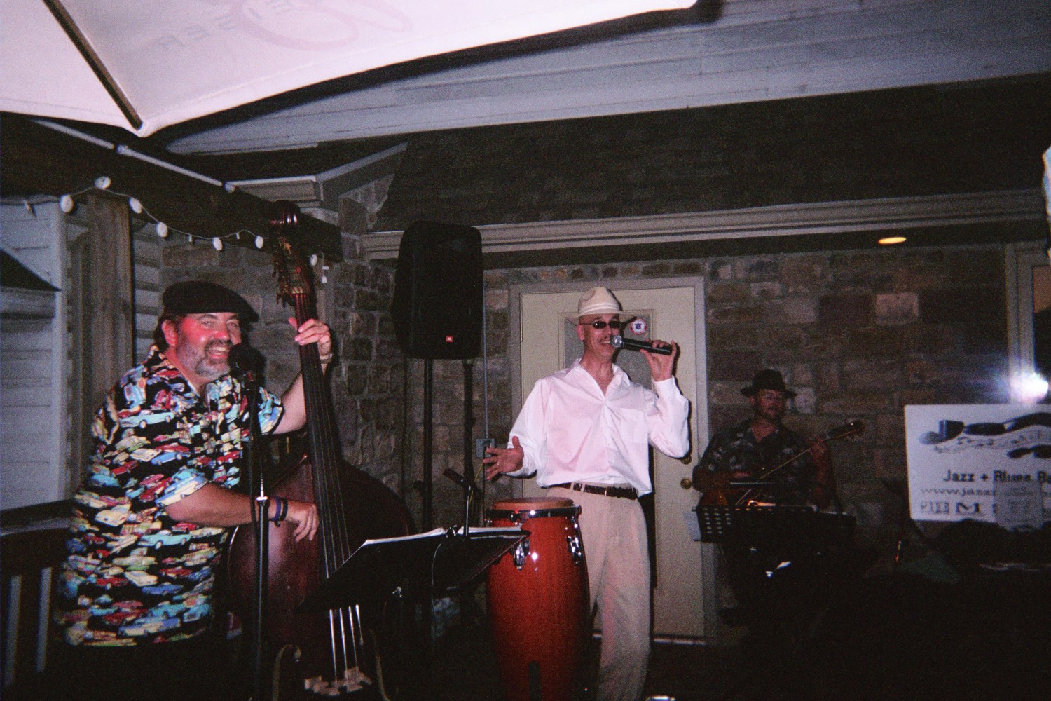 The Band loves playing occassionally outdoors at Morgan's Place...
the deck overlooks the Susquehanna River...and the food smells great!
