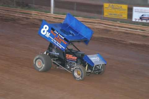 #8m Chris Meleason Sprint Car
Chris likes the red clay of Susquehanna.
