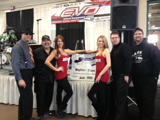 2013_motorama_girls_with_the_band.jpg