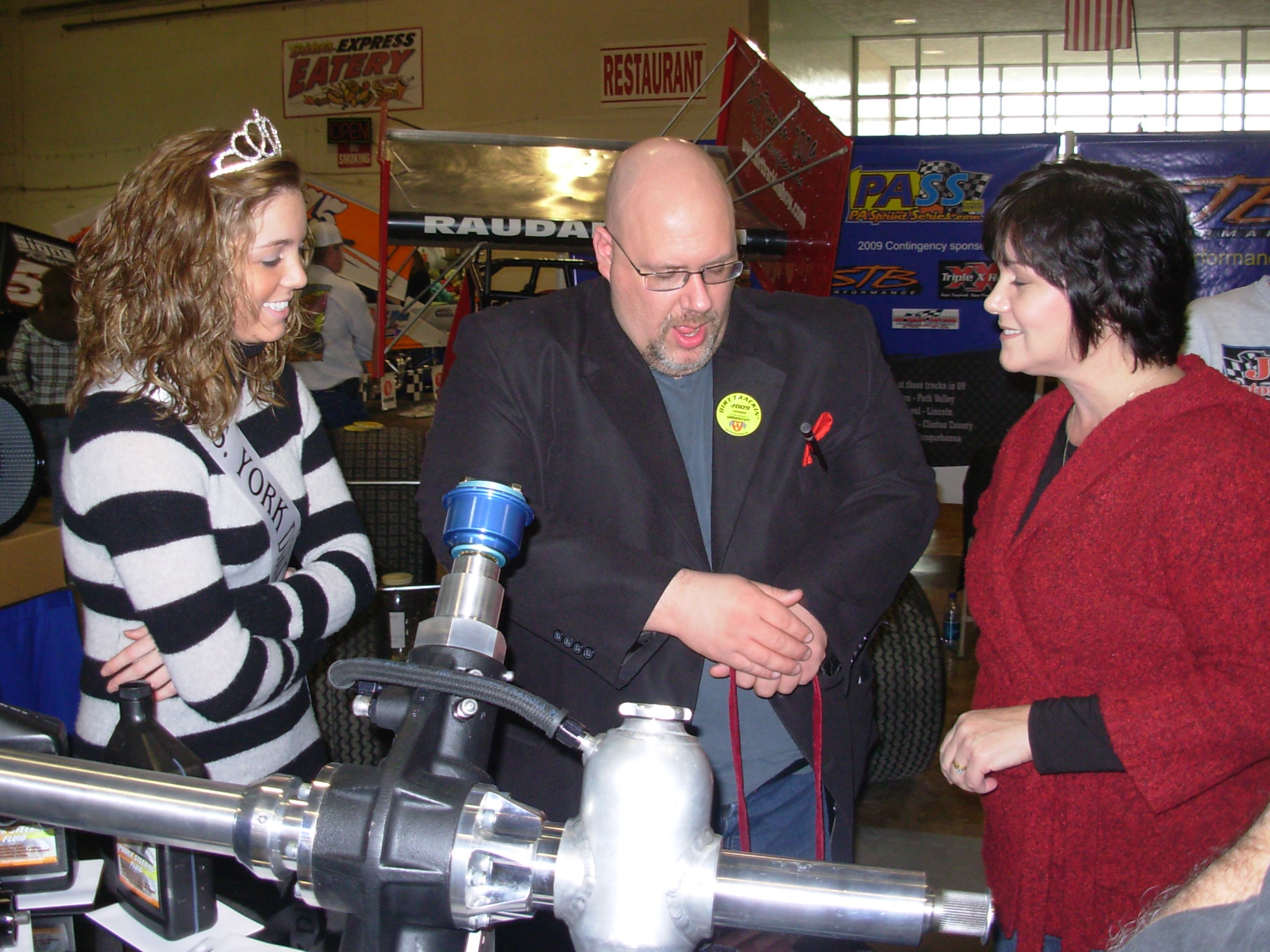 Pepka mystifies Ms. Dirt Trackin 2009 and her Mom
