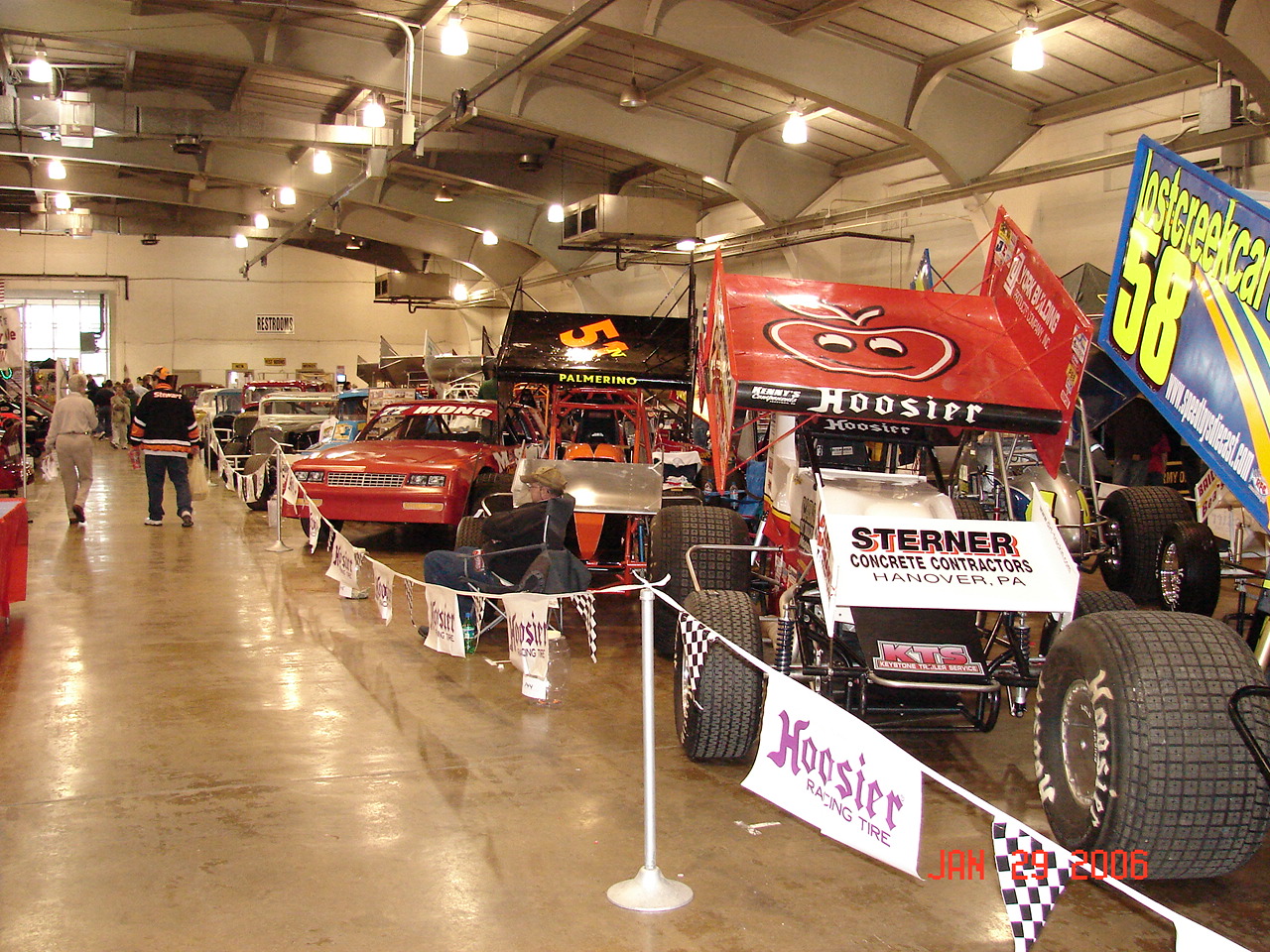 Dit Trackin' was full...
No extra space for the show...lots of gleaming entries.
