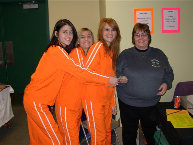 Hooters Girls making a donation to the Injured Drivers Fund
nearly $2000 was raised for the charity fund during the weekend...
