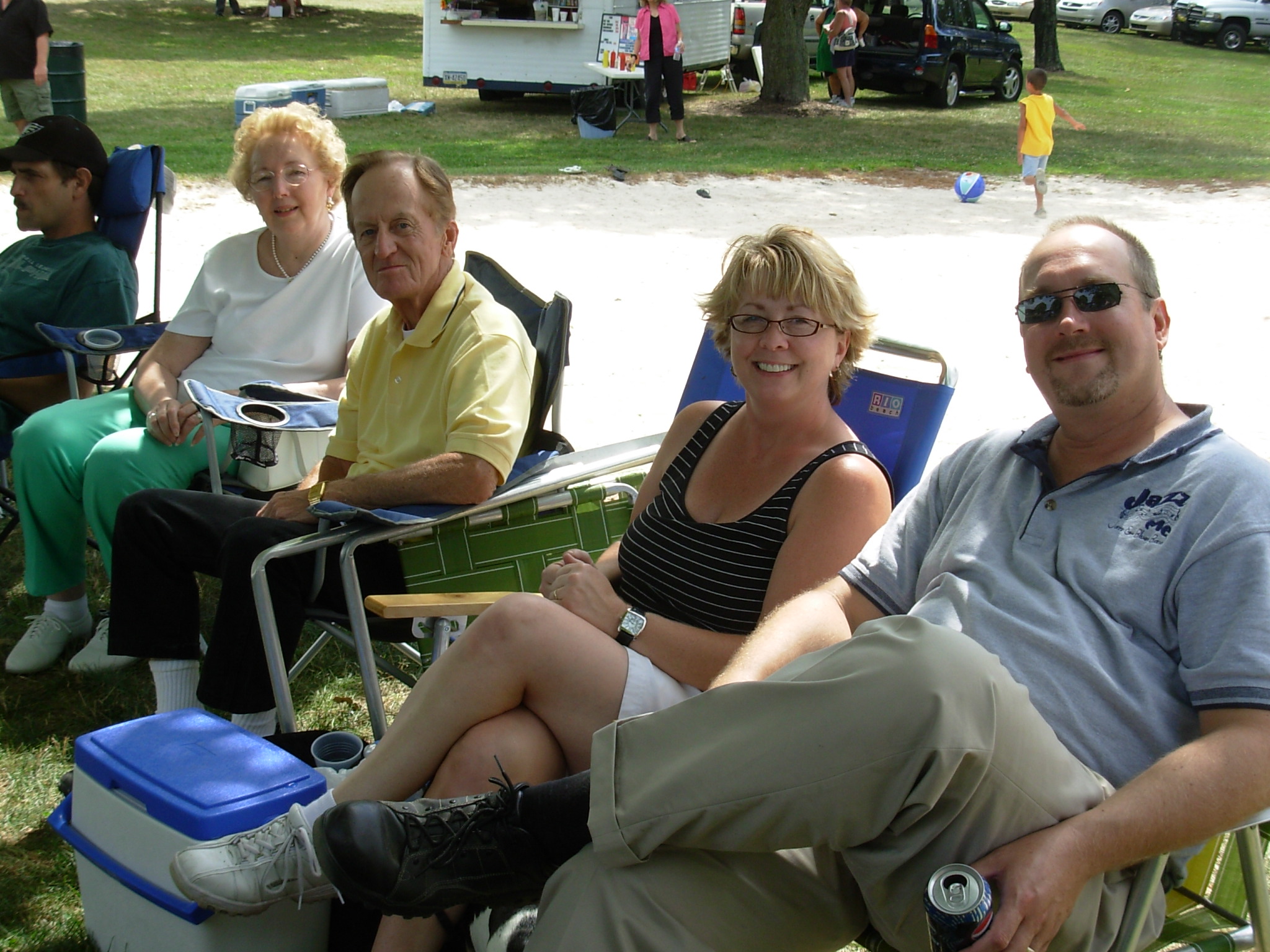 The Brenner clan taking in the music festivities ...
