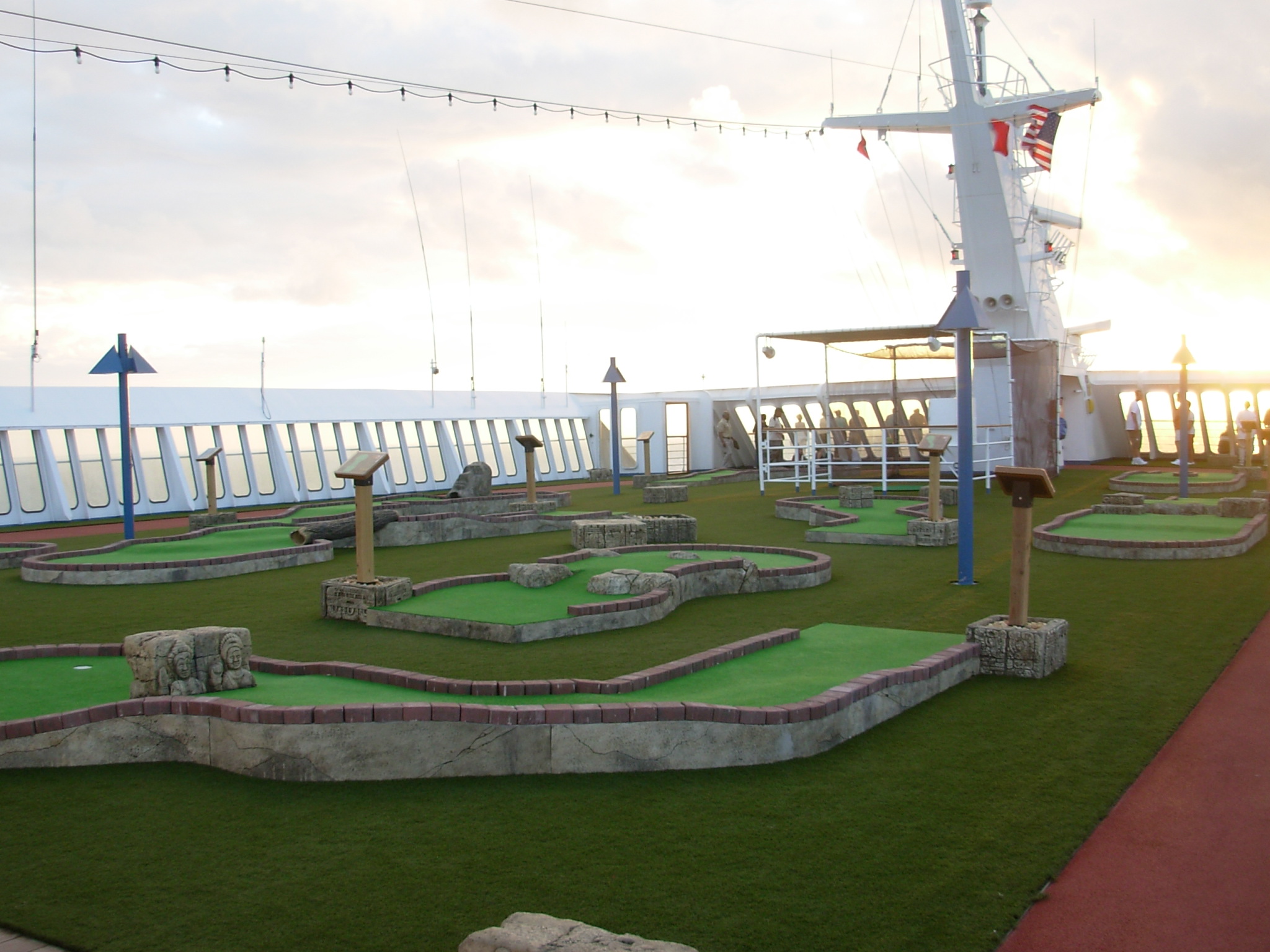 How 'bout some golf?
Located on the upper deck next to the jogging track...
