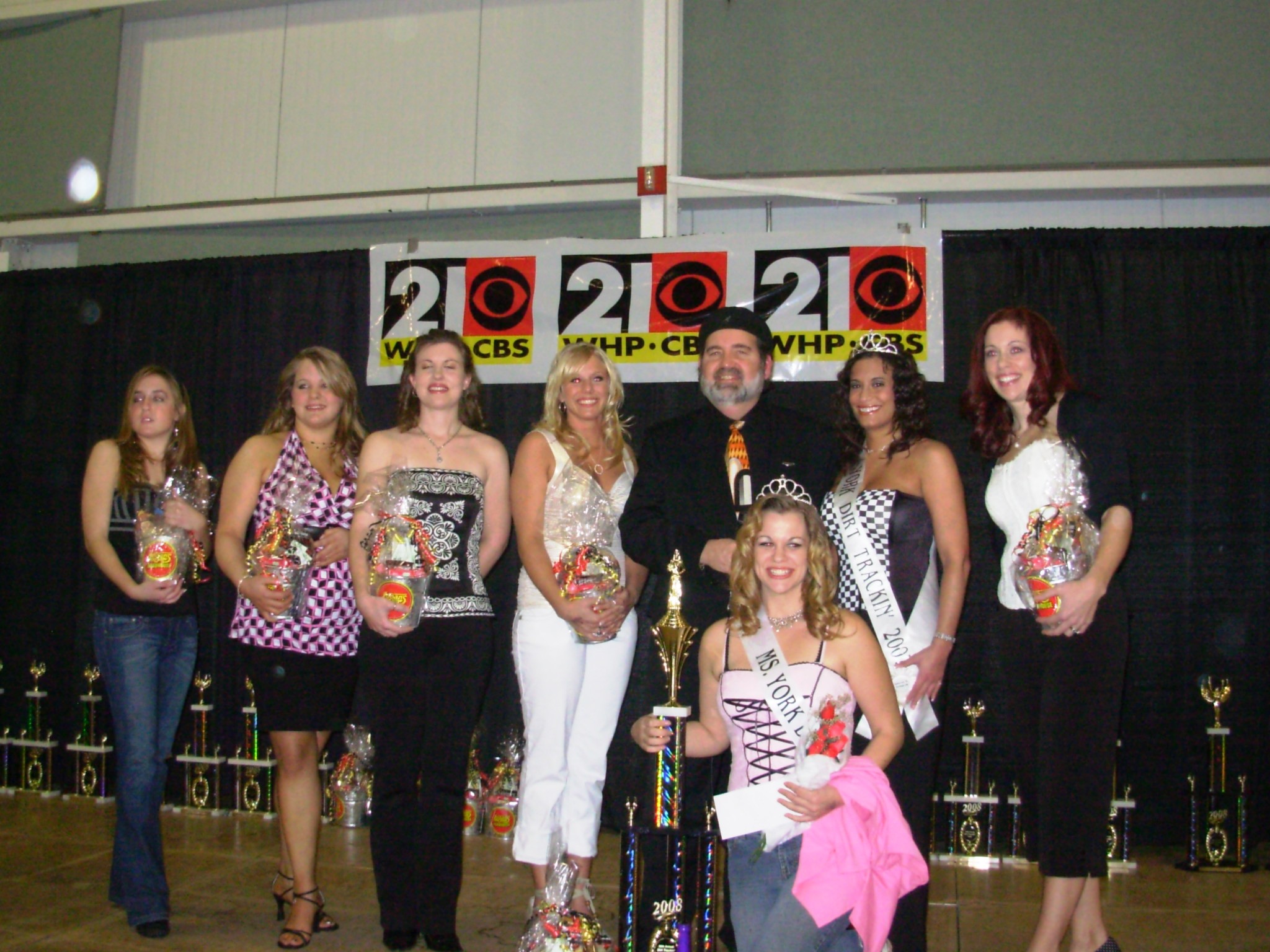 the new queen and her court...
also master of ceremionies Kirk Wise and 2007 queen Alyssa Sharmin

