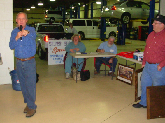 Auctioneer Alan Kreitzer
