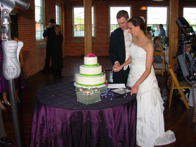 Nice couple...nice cake
