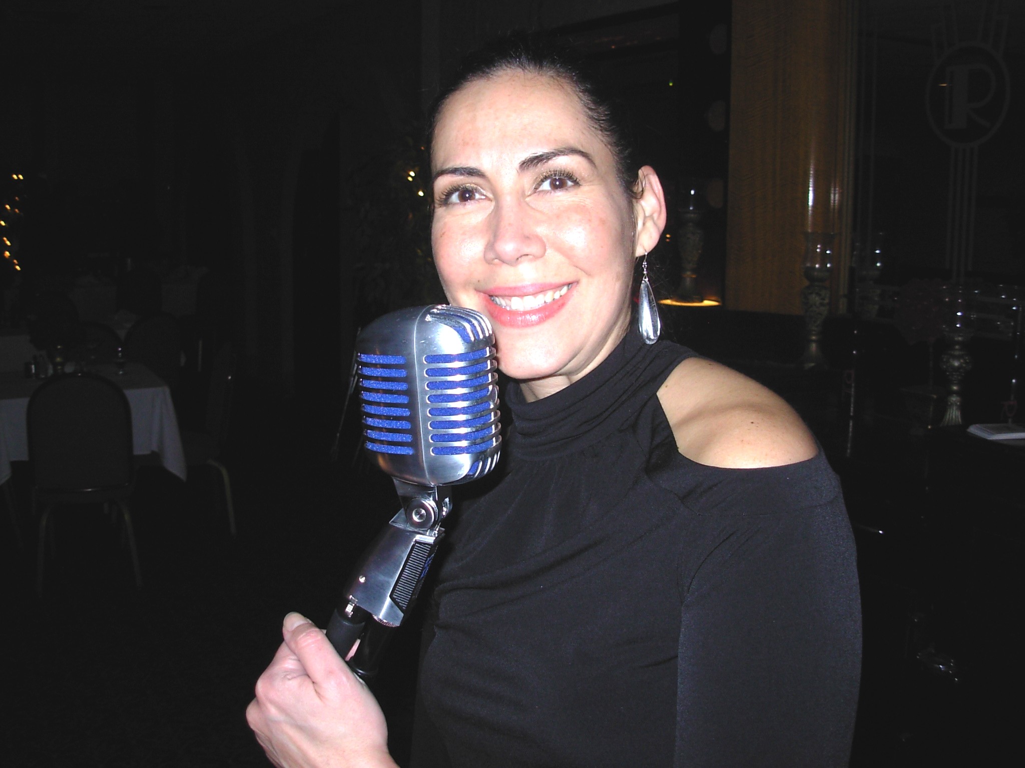 Spanish singer at Rillos
