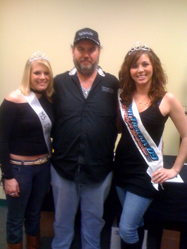 Security Chuck between Ms Dirt Trackin 2009 & 2010
