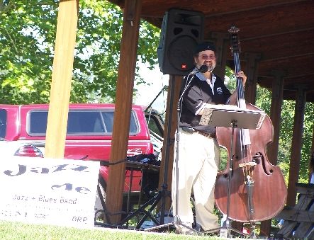 The Wise Guy pluckin' the strings in the park...
