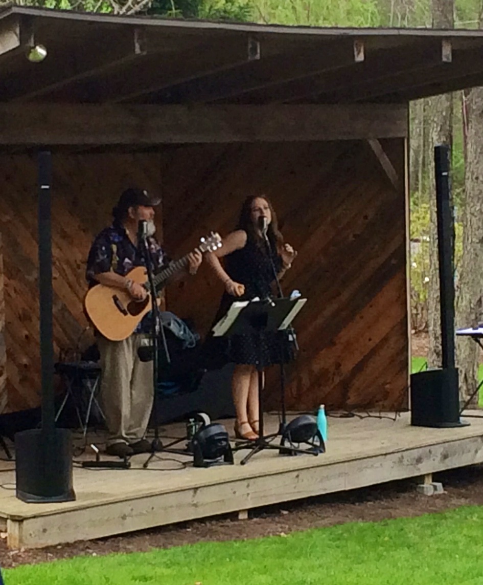 seven_mountains_maura_and_kirk_on_stage.JPG